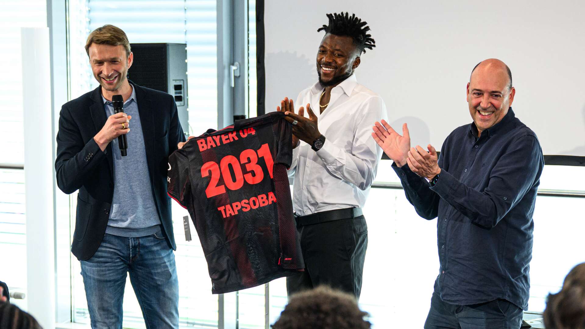 Edmond Tapsoba mit Fernando Carro und Simon Rolfes