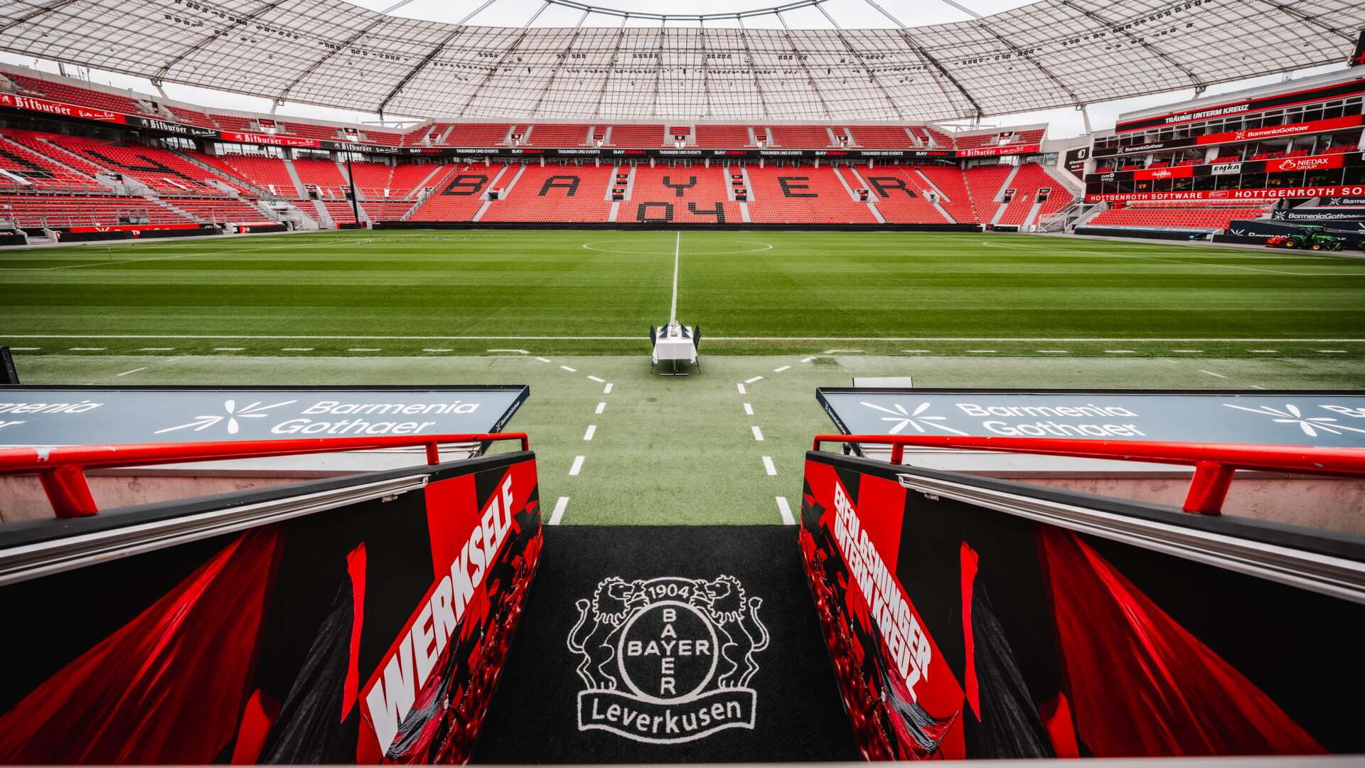 Rasenkante der BayArena