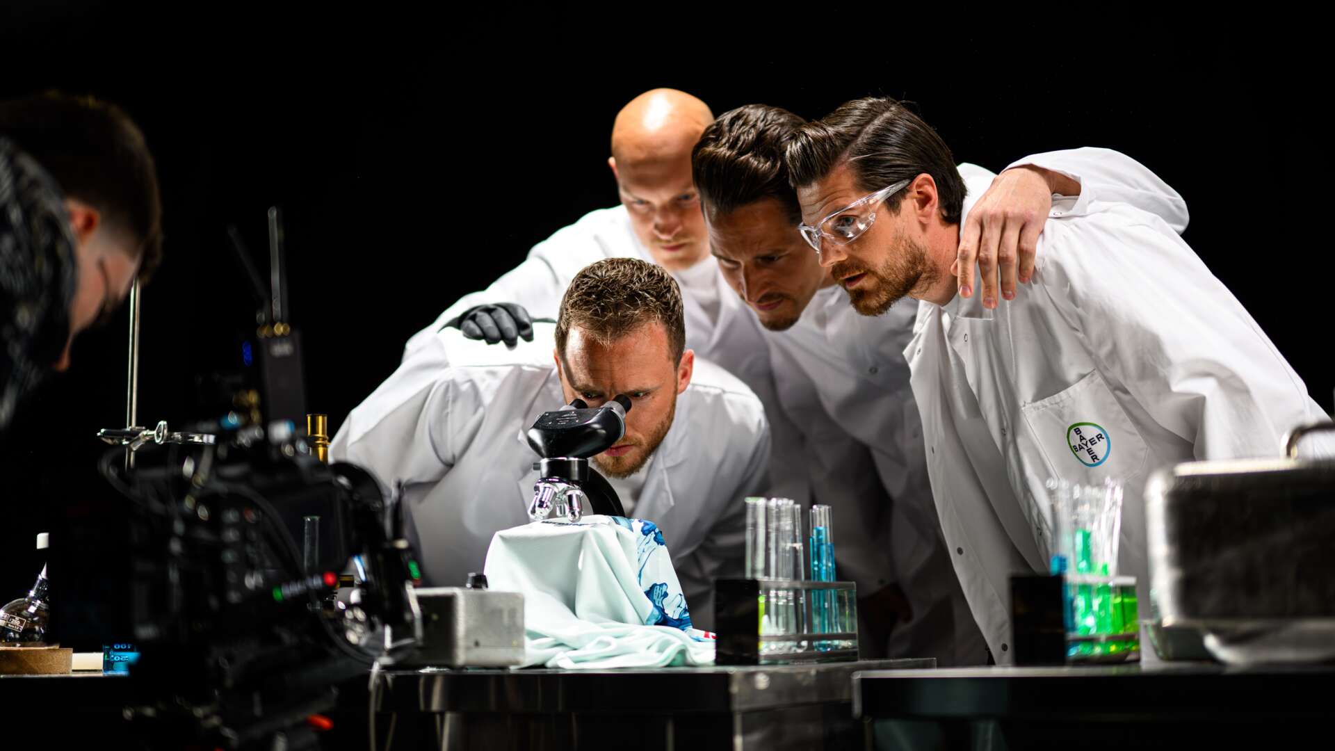Shooting im Chemielabor