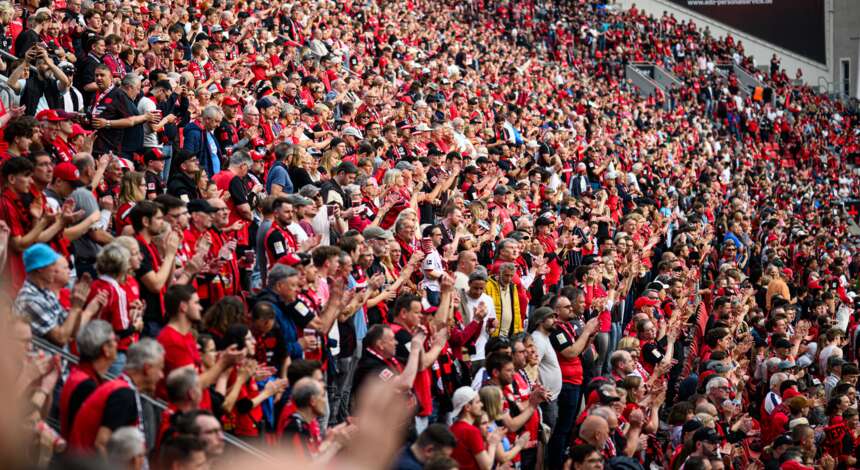 Bayer 04-Fans in der BayArena