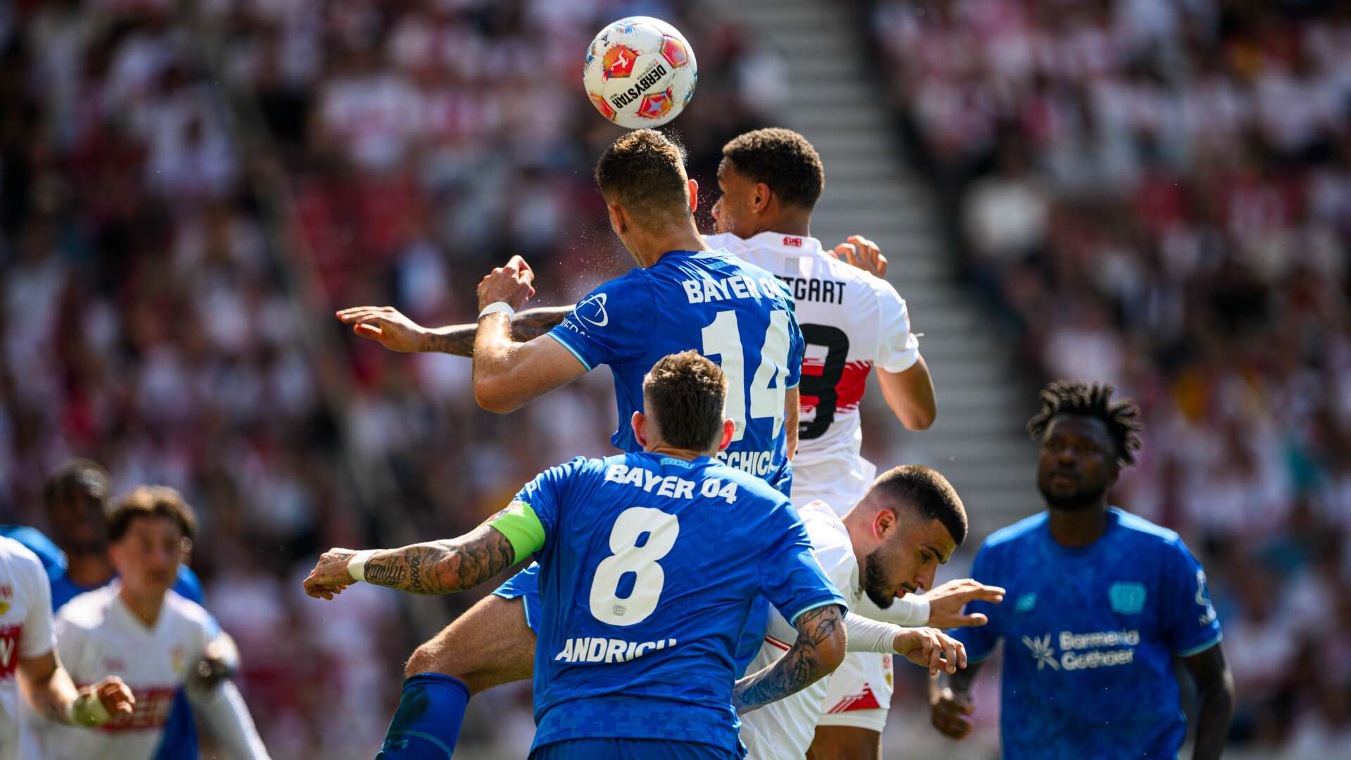 Kopfball-Duell mit Patrik Schick in Stuttgart