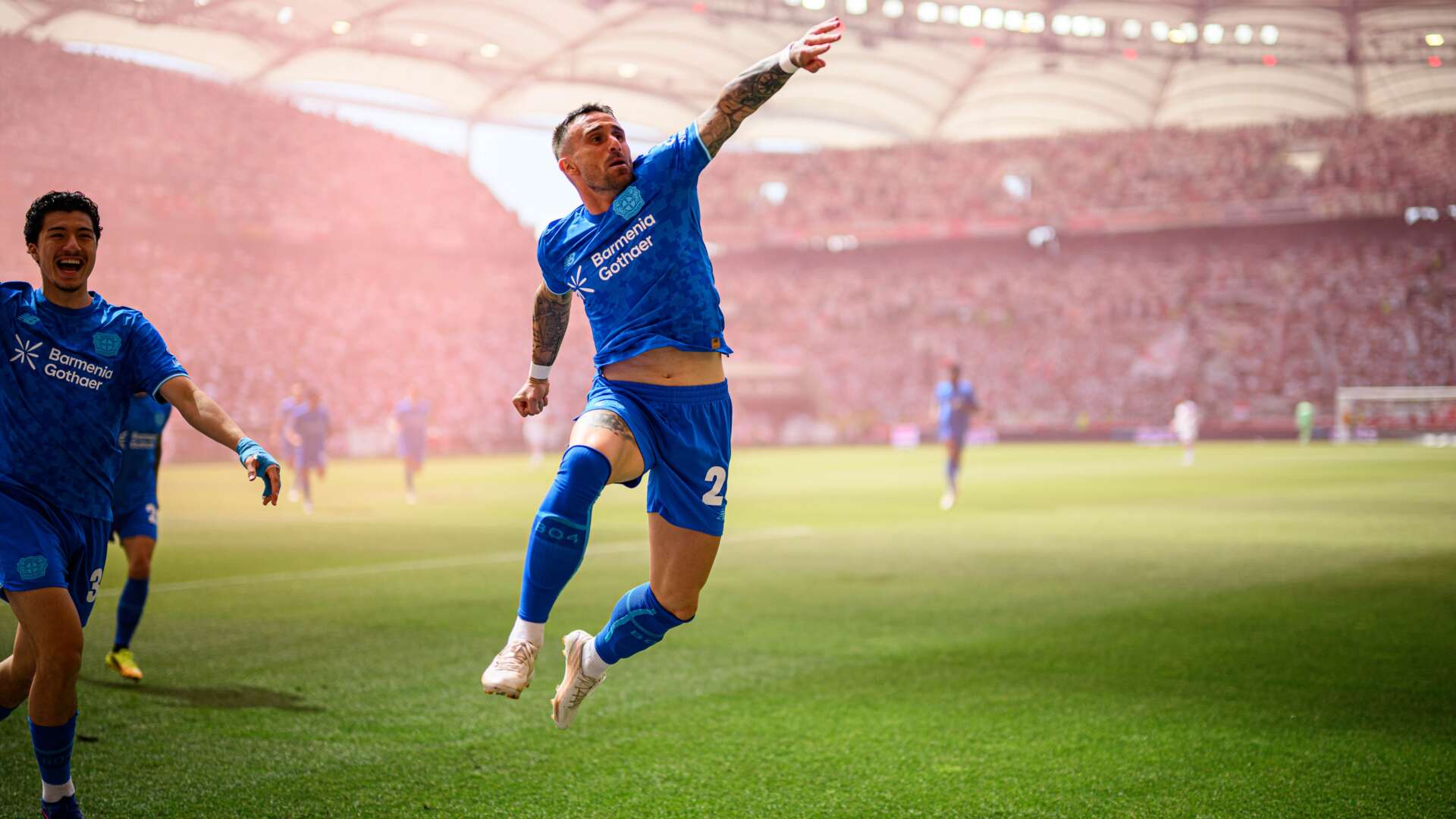 Aleix Garcia bejubelt sein 1:0 in Stuttgart