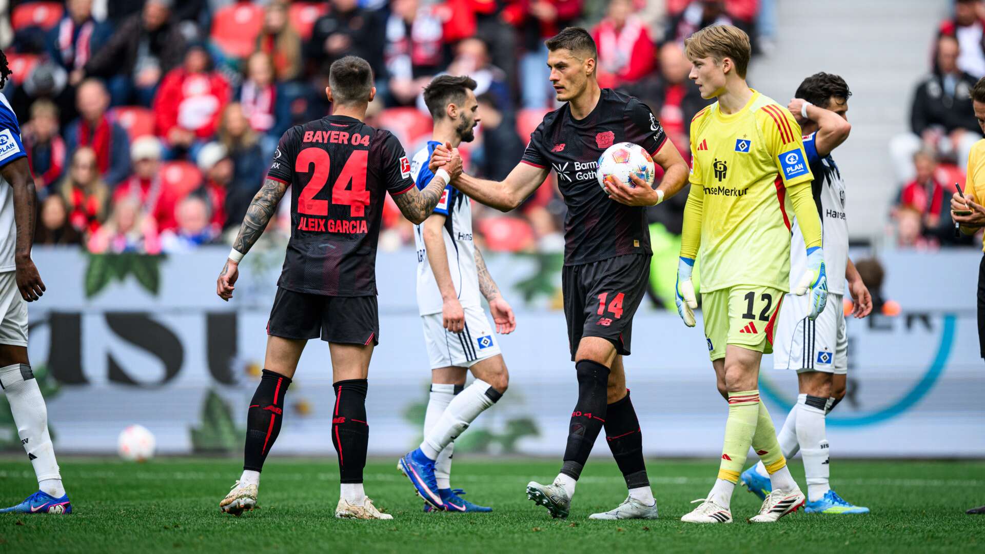 Patrik Schick vor seinem Elfmeter gegen den HSV
