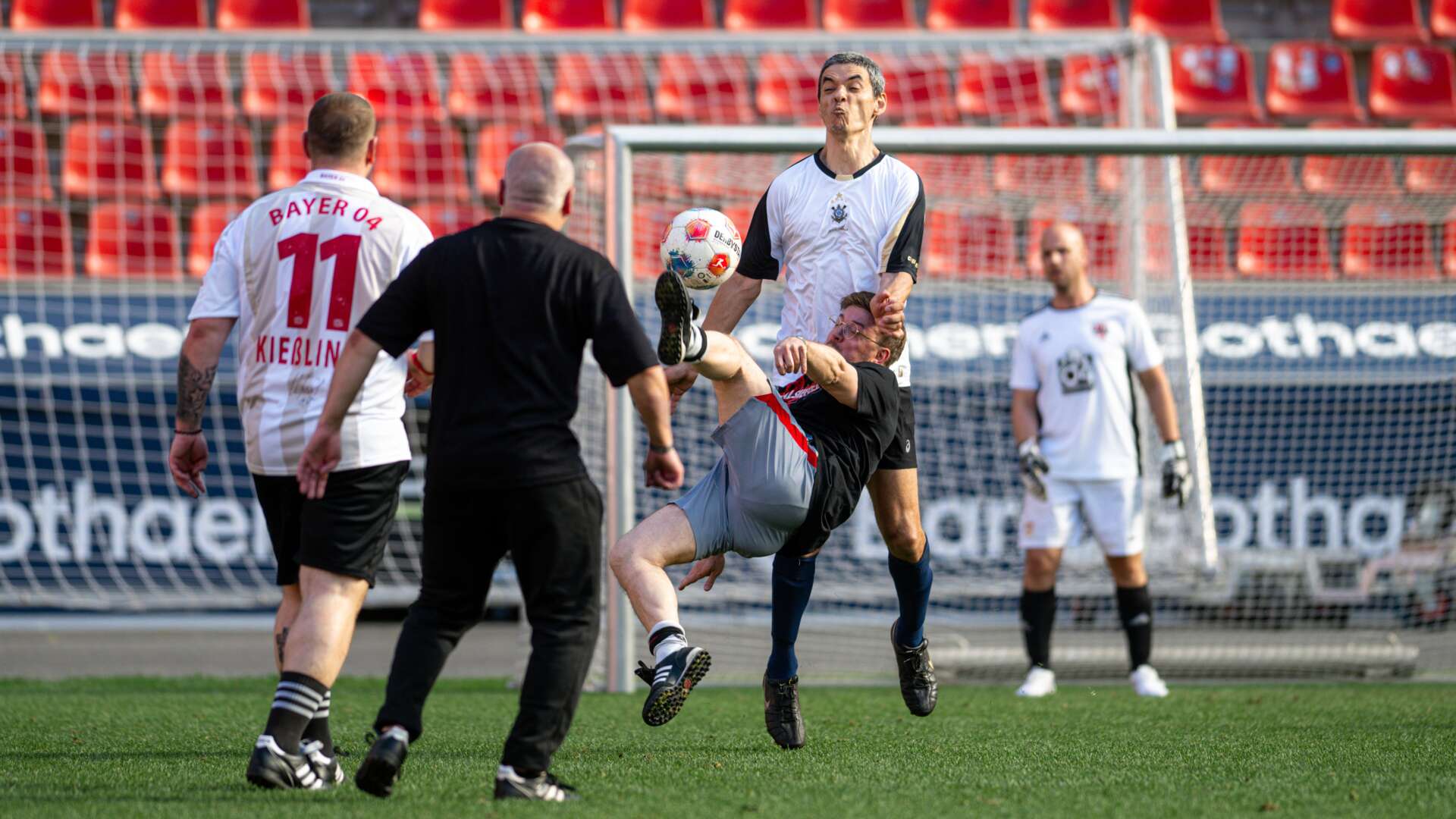 Mitglieder-Kick in der BayArena