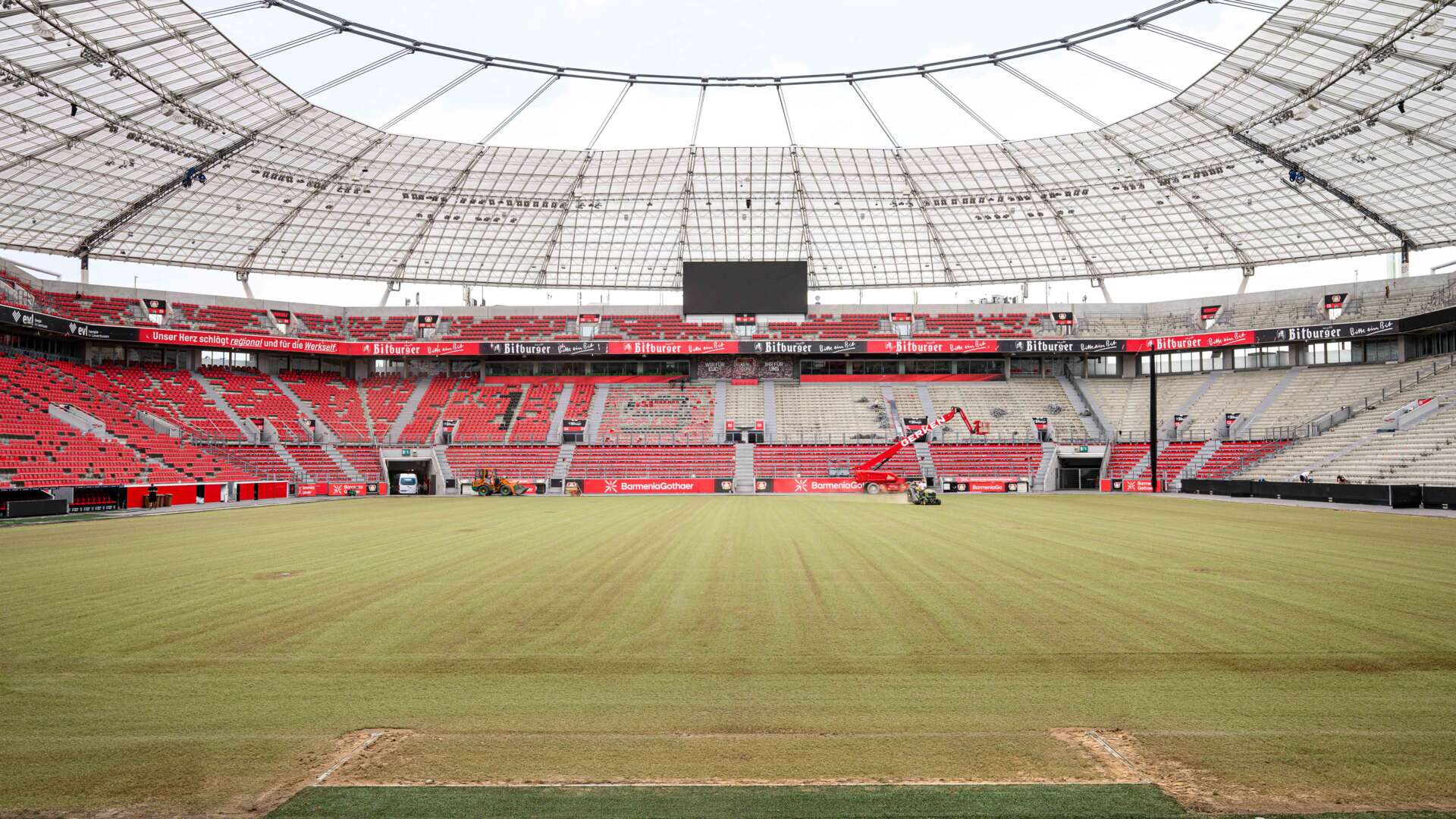 Erneuerung der Sitzschalen in der BayArena