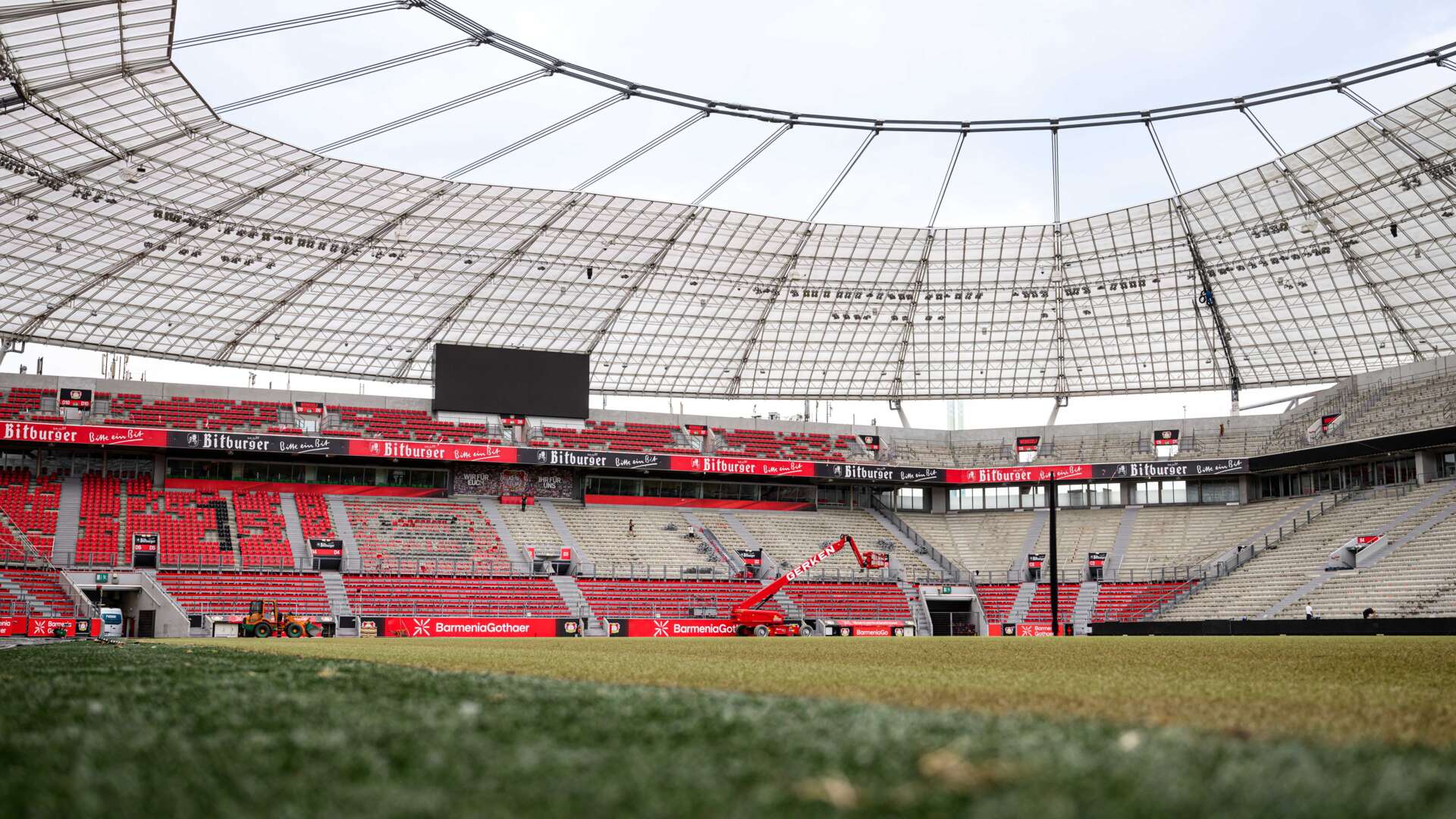 Erneuerung der Sitzschalen in der BayArena