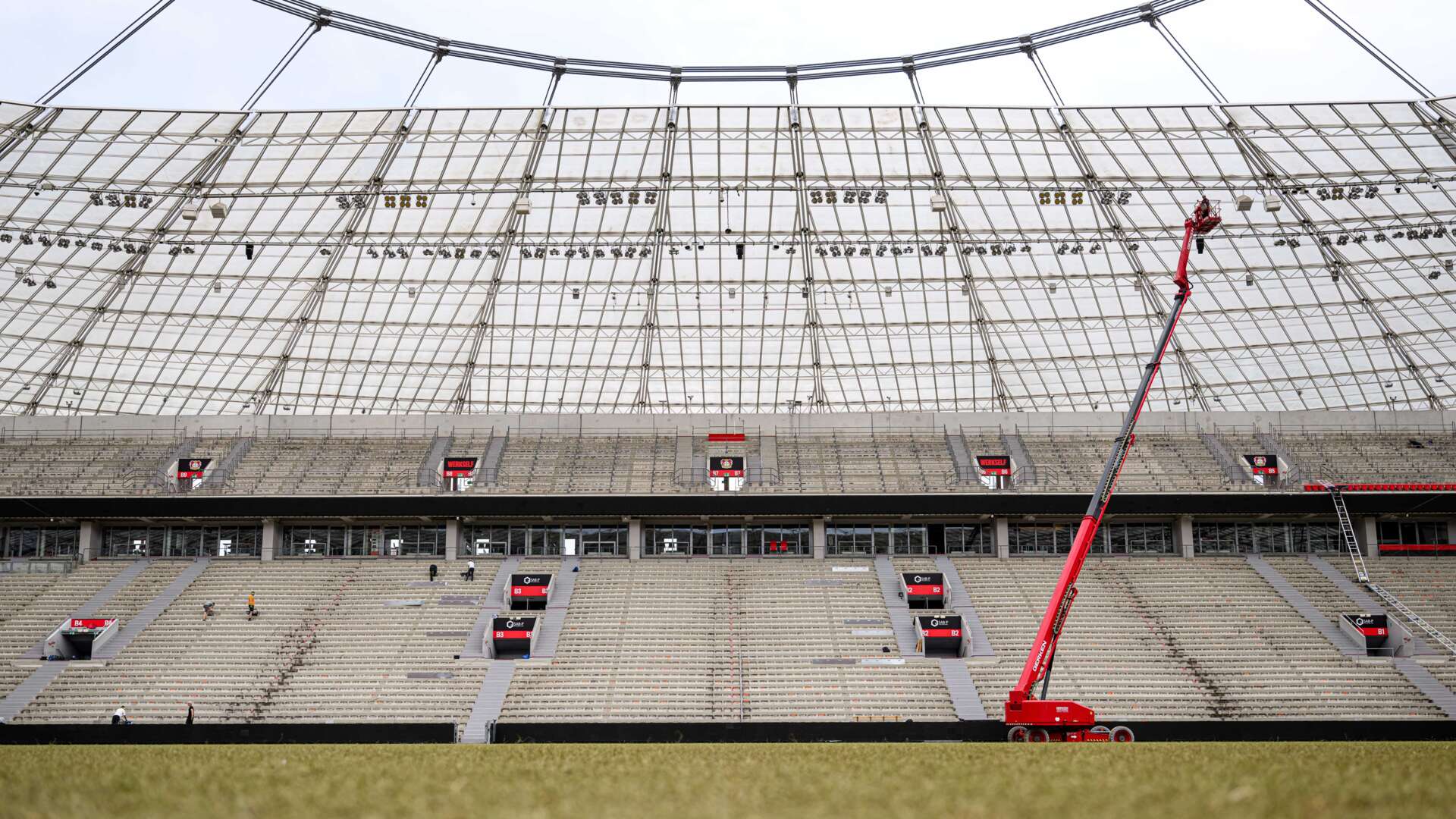 Erneuerung der Sitzschalen in der BayArena