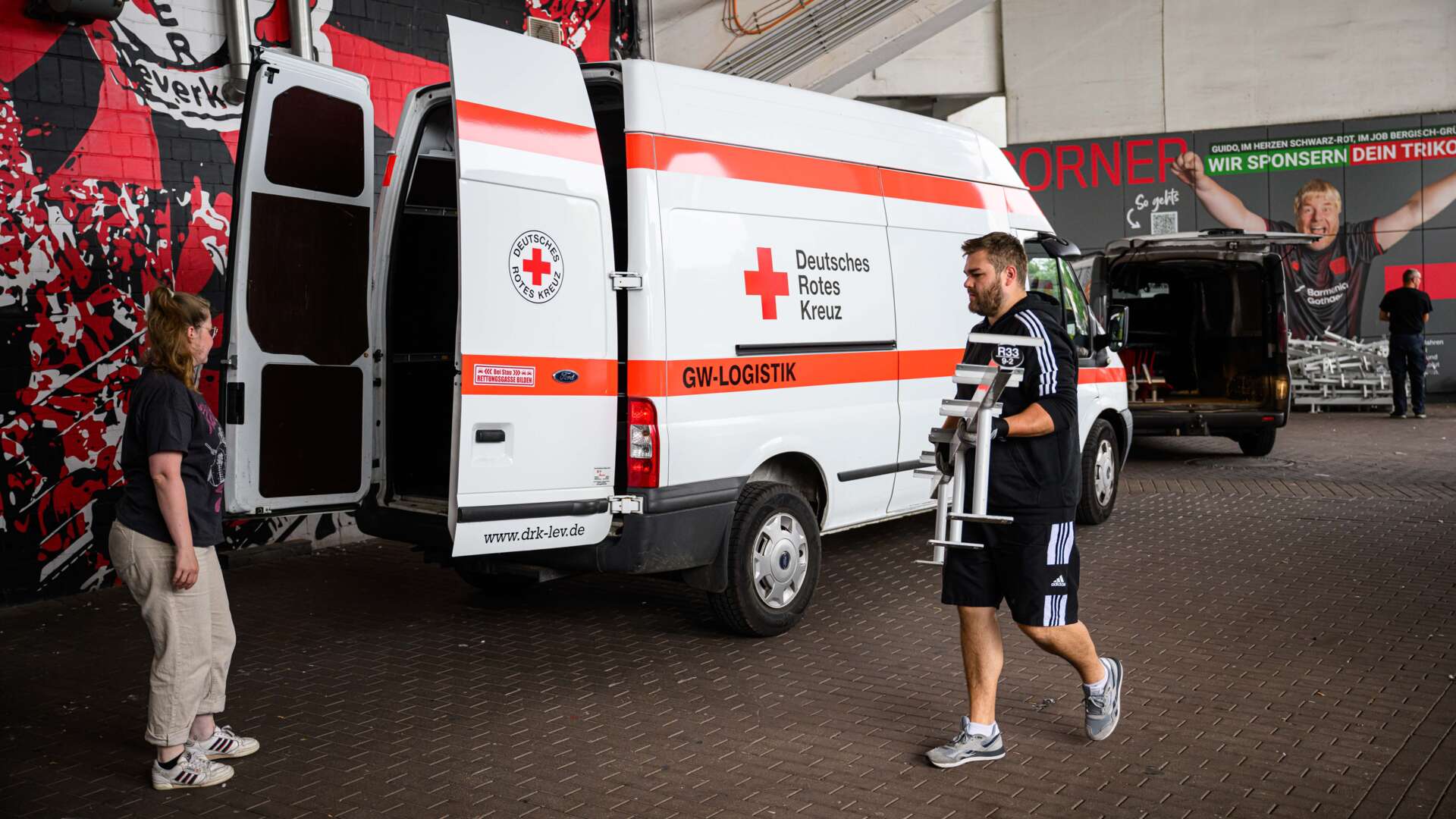 Abholung der Sitzschalen in der BayArena