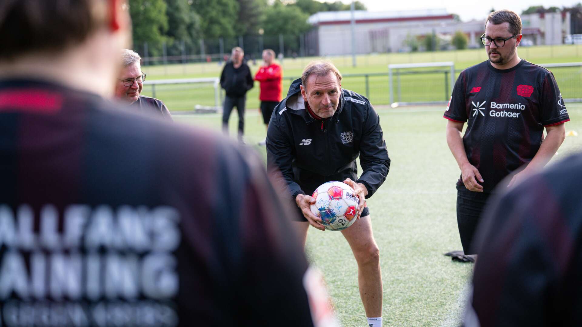 Bayer 04 honorary captain Jens Nowotny visits