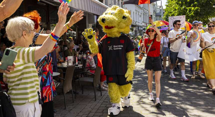 Bayer 04 bei der Pride am Rhein