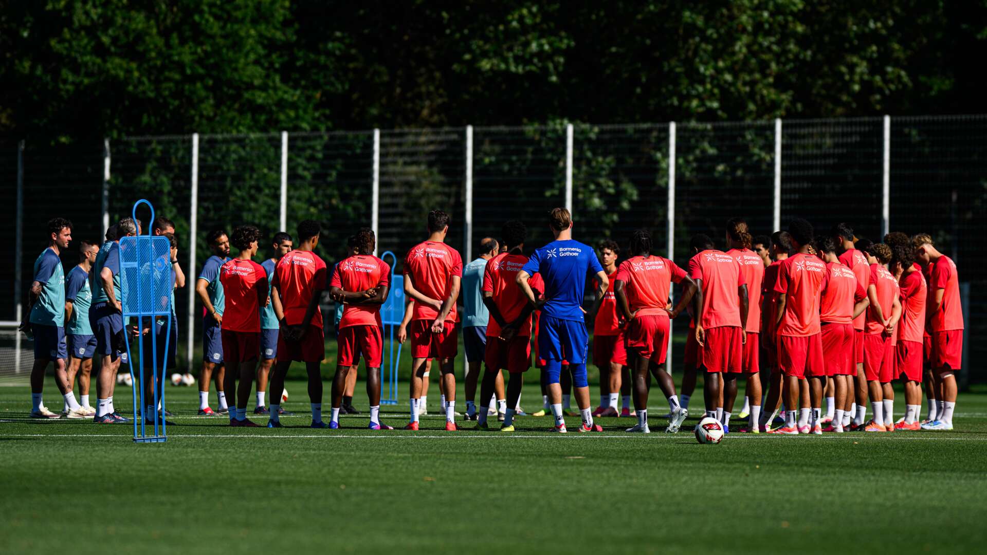 U19 von Bayer 04 vor dem Training