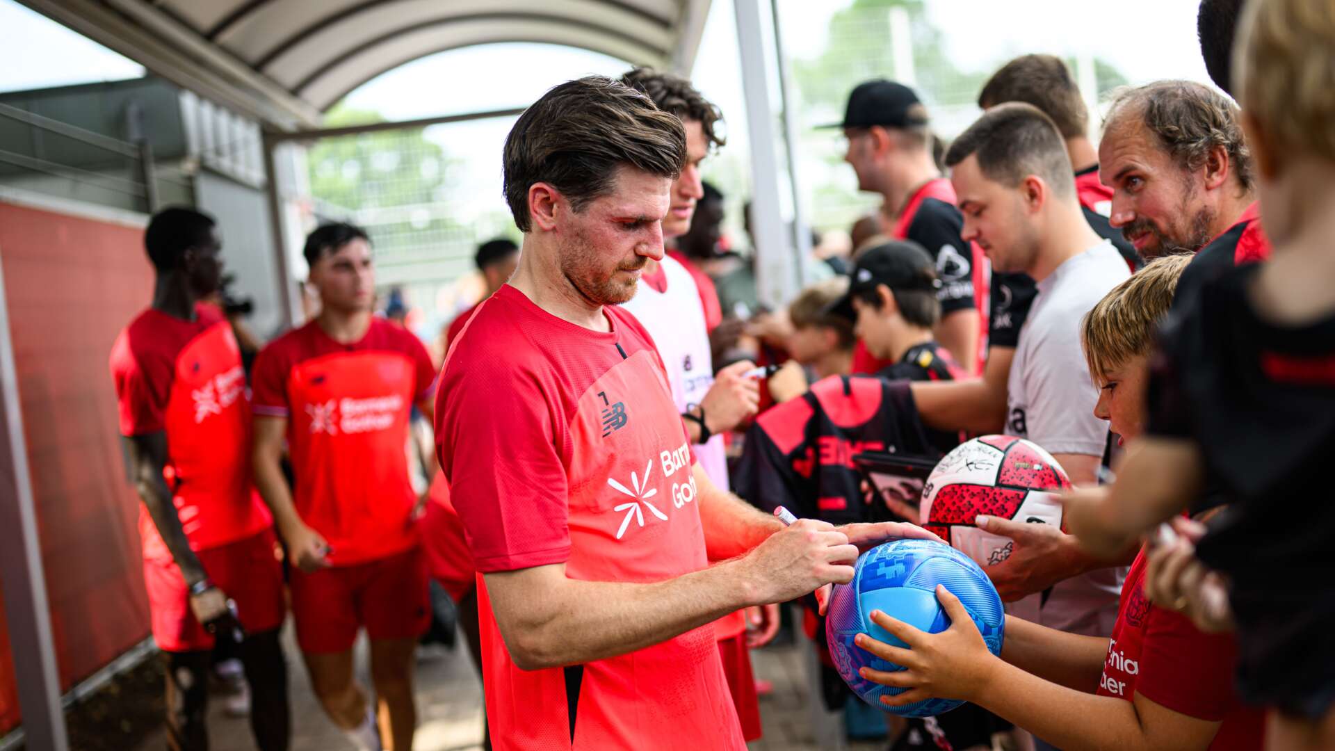 Jonas Hofmann mit Fans
