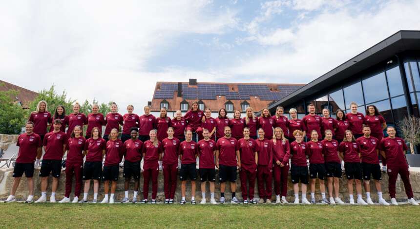 Gruppenbild vor dem Hotel Gut Matheshof