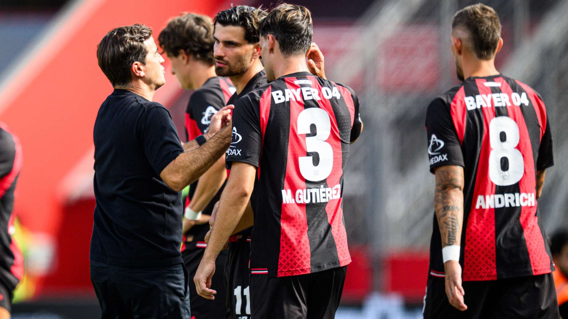 Martínez mit Werkself-Profis