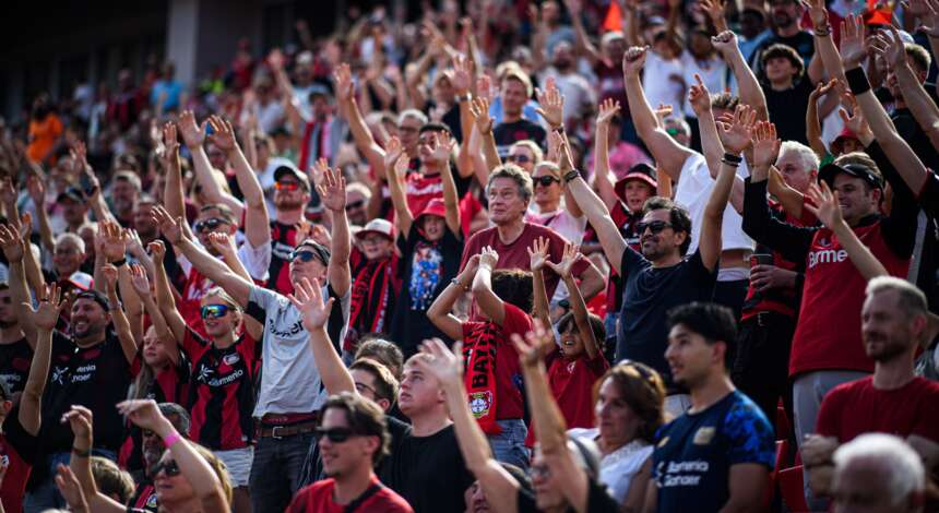 Bayer 04-Fans in der BayArena