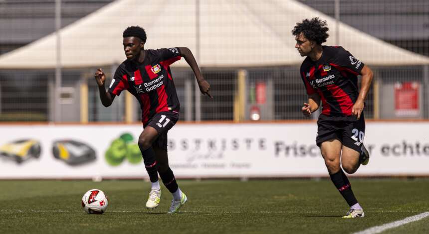 Keine Punkte gegen Mönchengladbach: Daniel Eichie (l.) und die U17 von Bayer 04