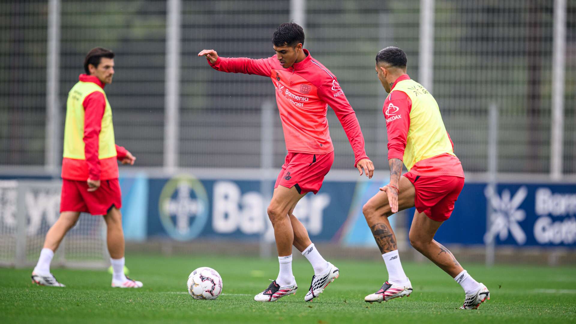 Exequiel Palacios und Co. im Training