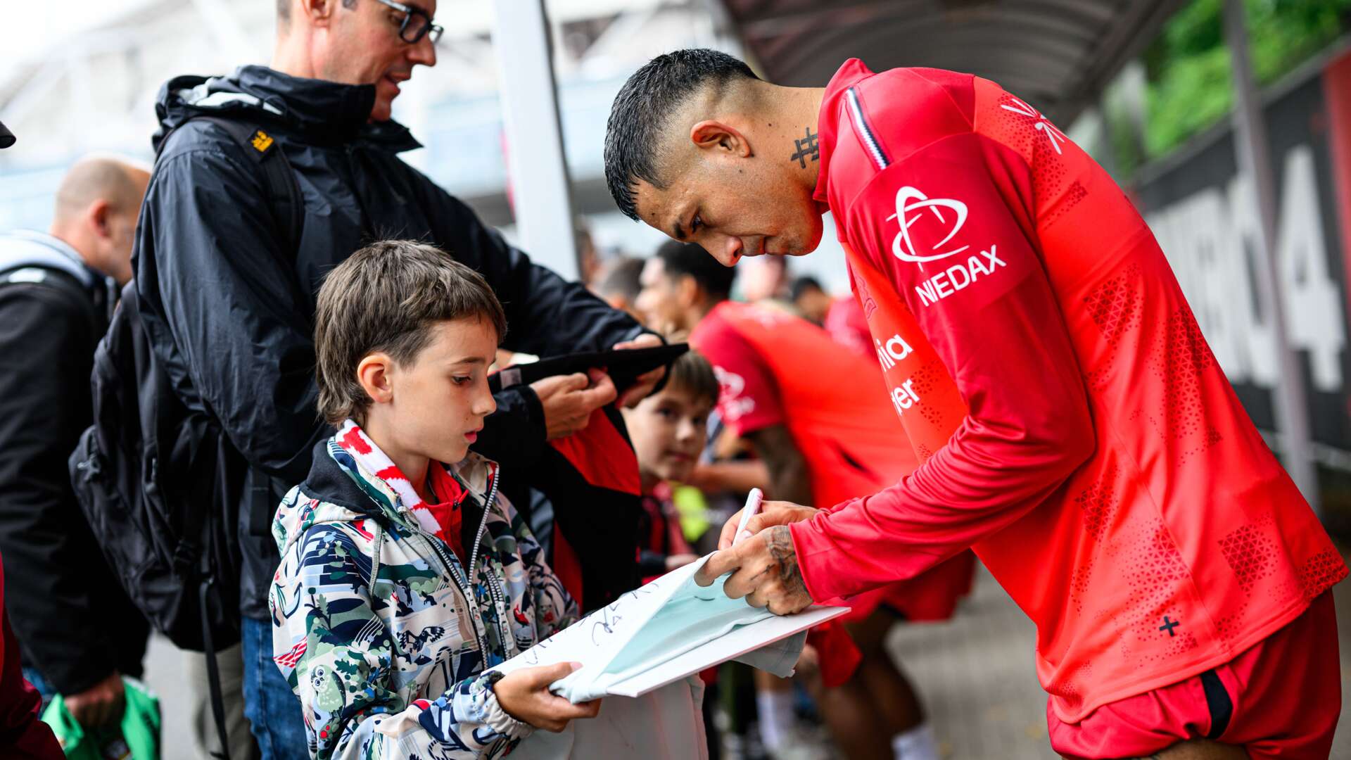 Facundo Medina bei den Fans
