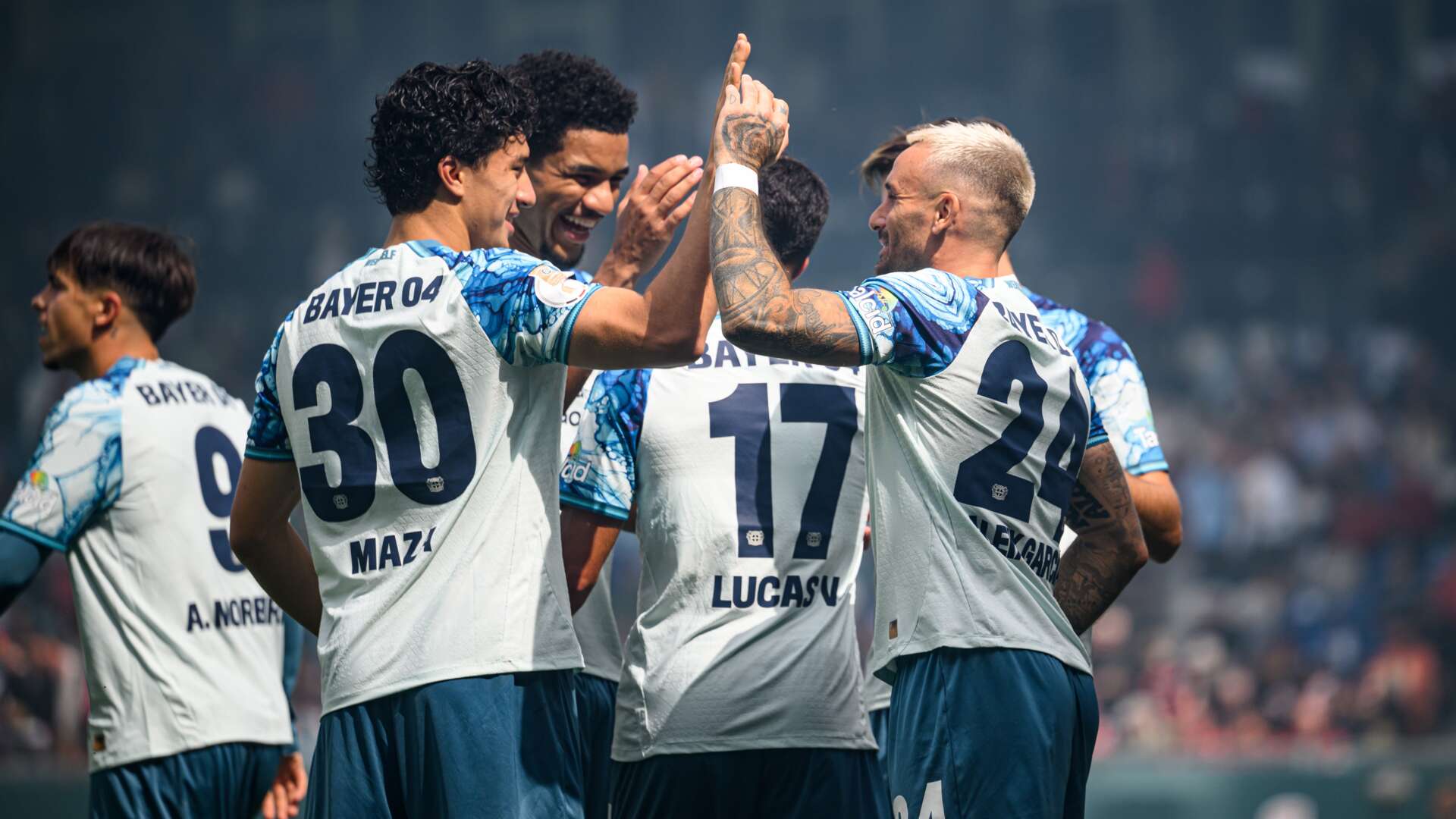 Die Werkself bejubelt den Treffer zum 2:0