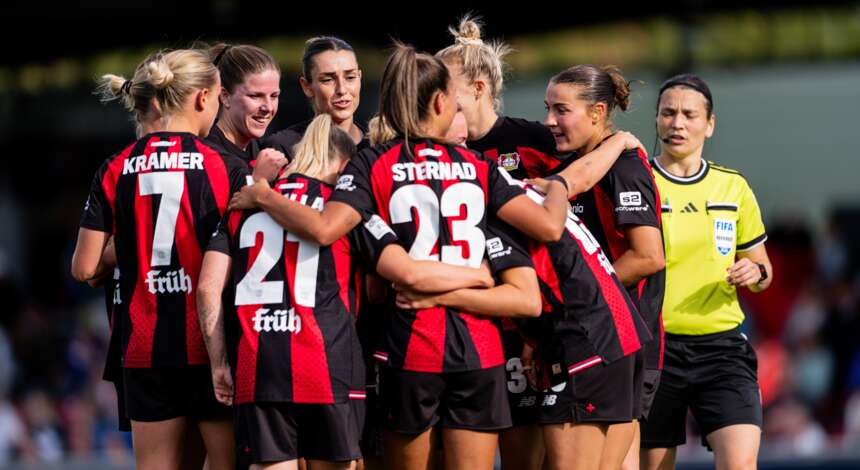 Jubel der Bayer 04-Frauen