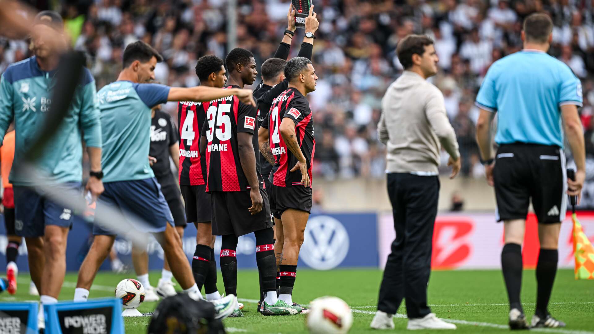 Einwechslung von Christian Kofane, Facundo Medina und Jarell Quansah