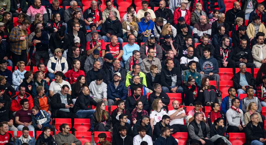 Freiwillige Feuerwehrleute beim Spiel gegen NK Celje