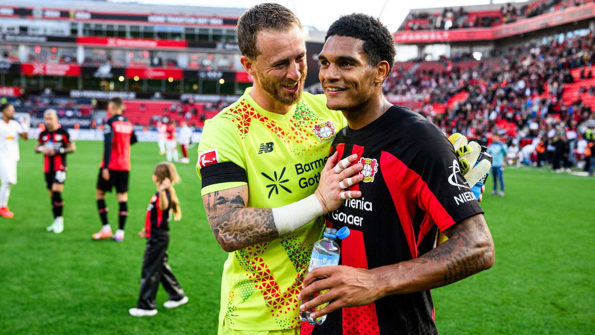 Mark Flekken und Jarell Quansah