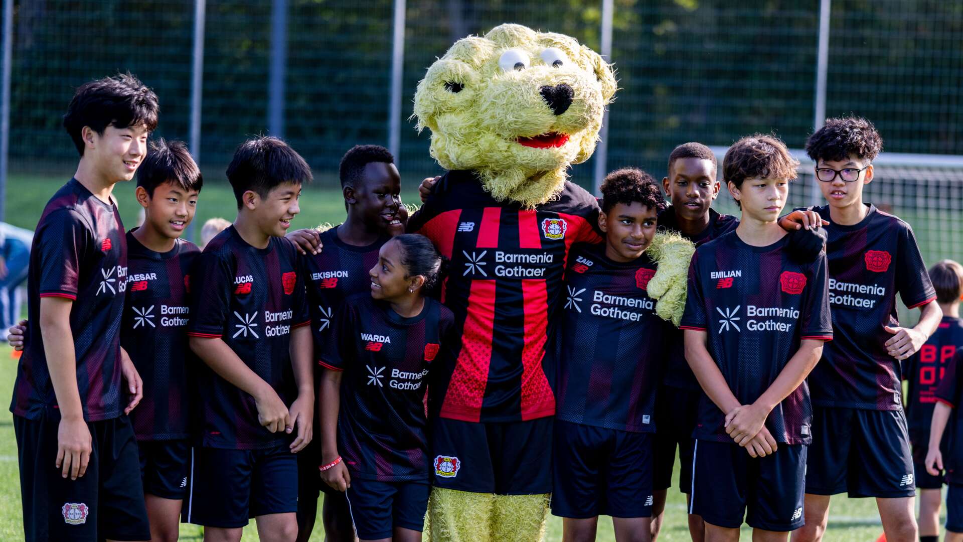 Bayer 04 Fußball Akademie trifft BA04 Football Academy Guangzhou