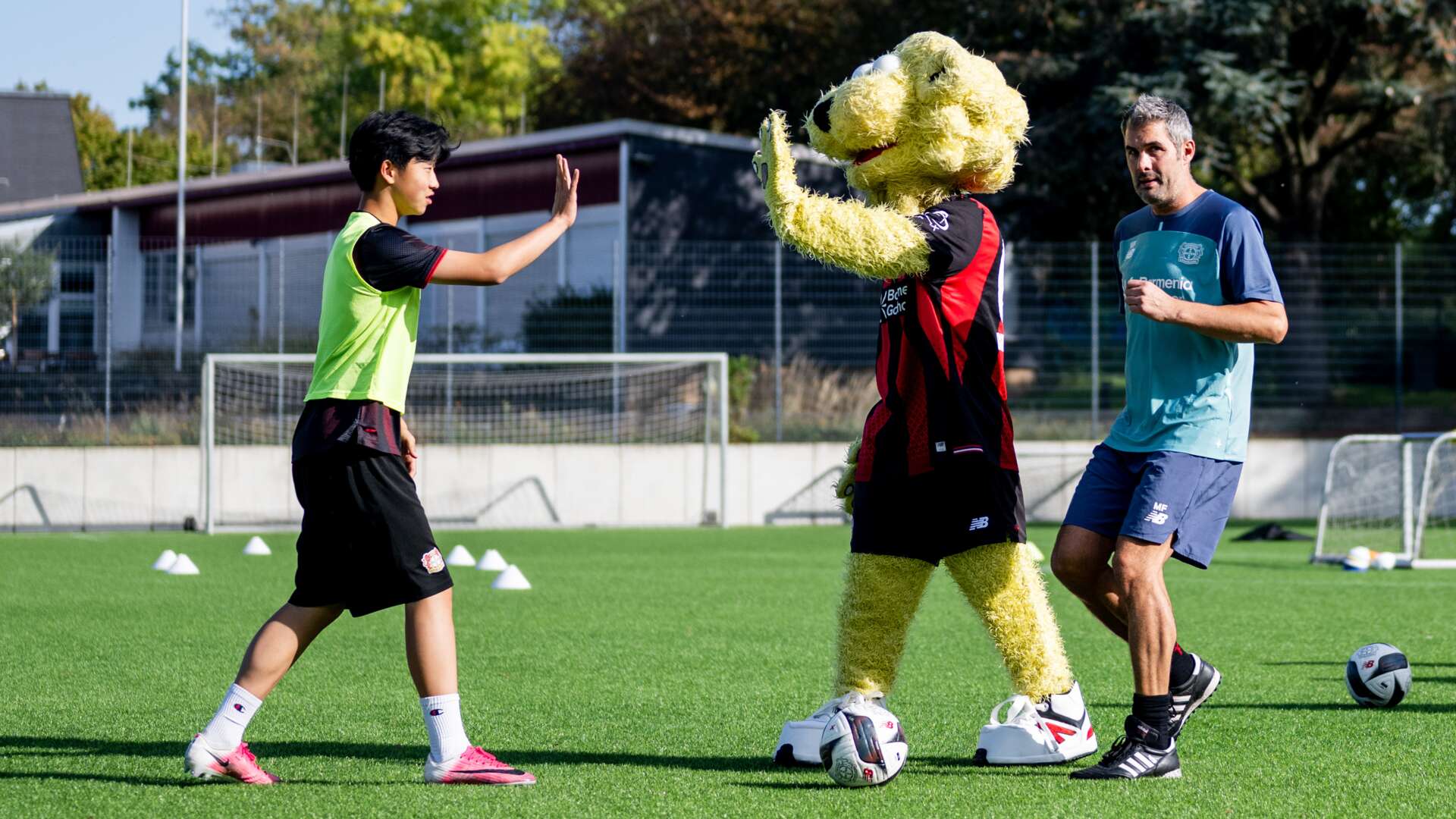 Bayer 04 Fußball Akademie trifft BA04 Football Academy Guangzhou