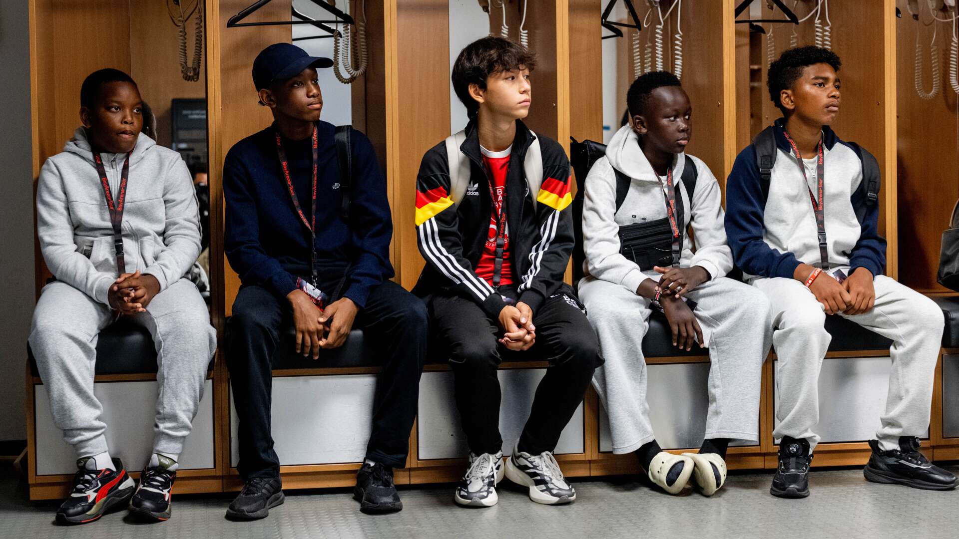 Chinesische Delegation in der BayArena