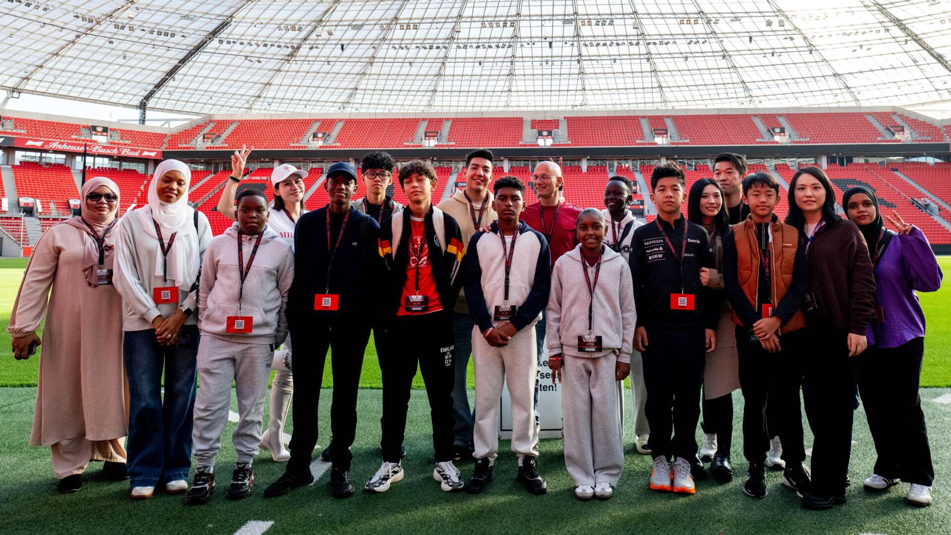 Chinesische Delegation in der BayArena