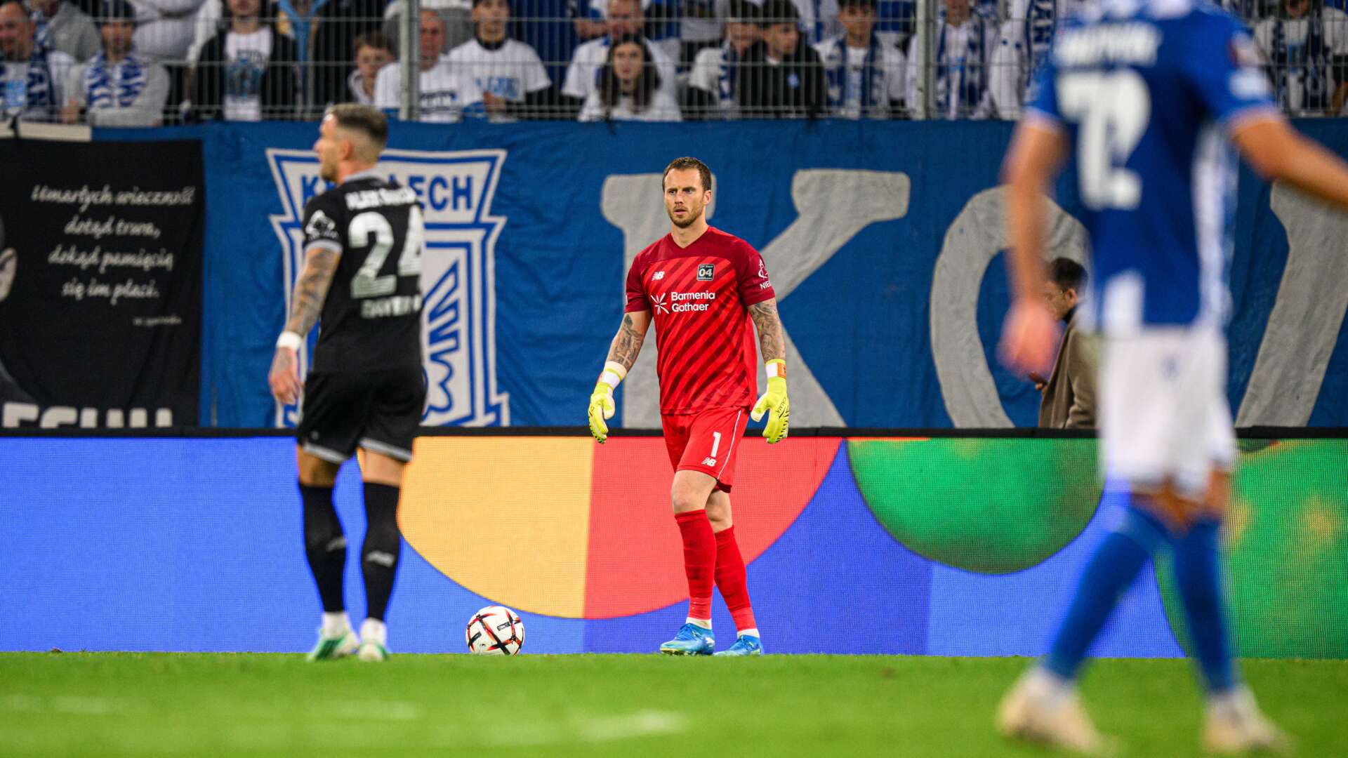 Mark Flekken mit dem Ball