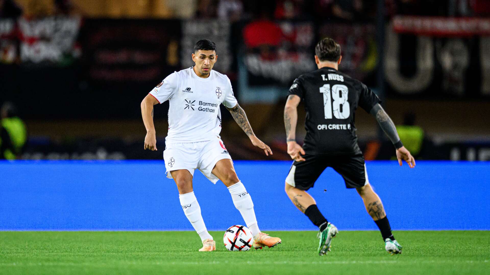 Ezequiel Fernández mit dem Ball