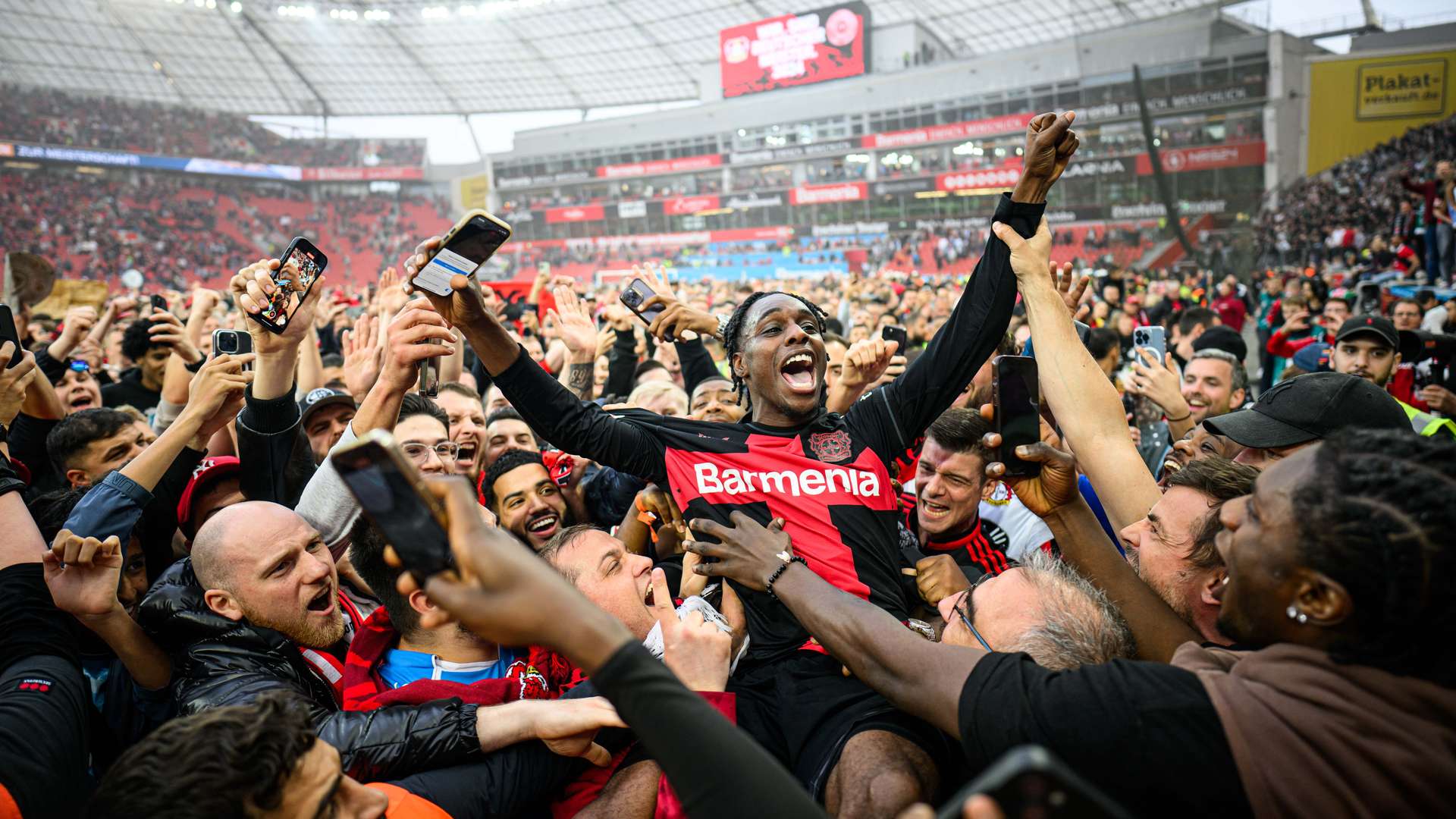 Frimpong in den Massen