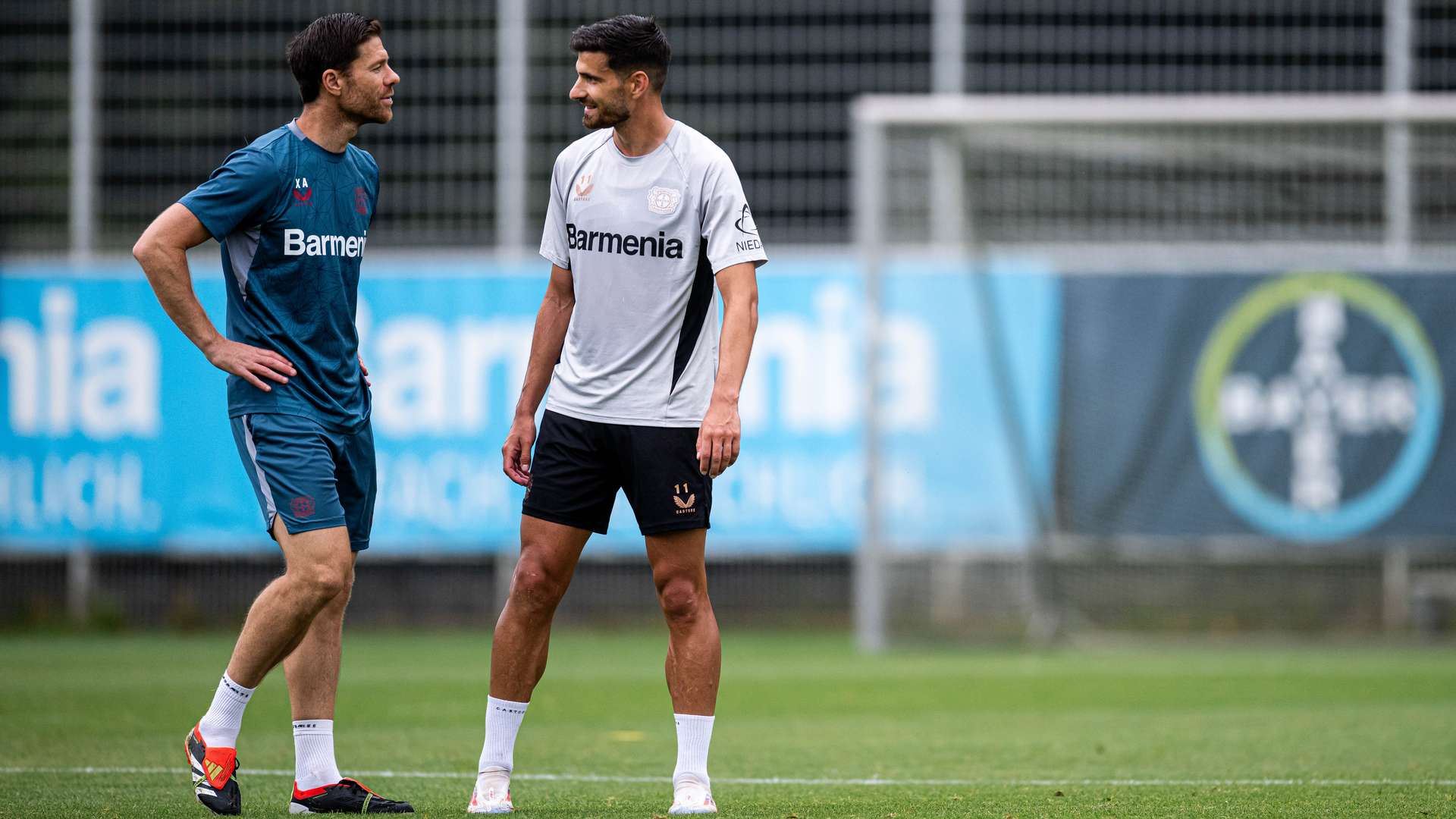 Martin Terrier mit Xabi Alonso