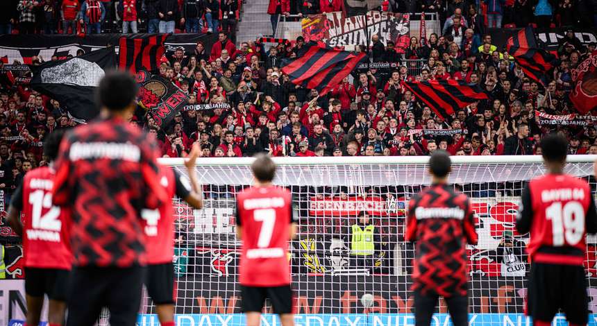 Mannschaft vor Fans