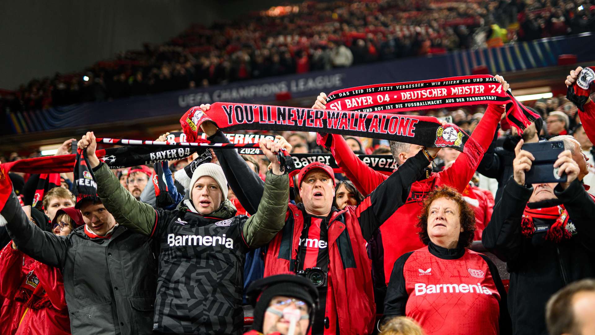 Bayer 04-Fans in Anfield