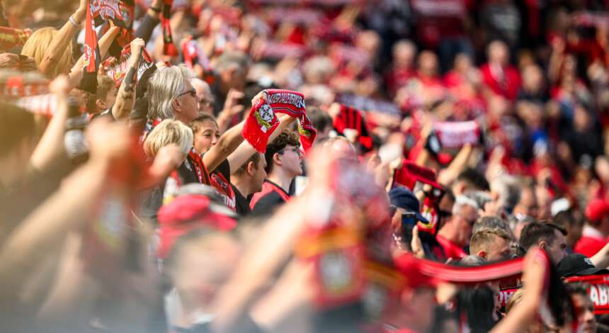 Bayer 04-Fans in der BayArena