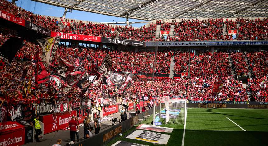 Fans in der BayArena