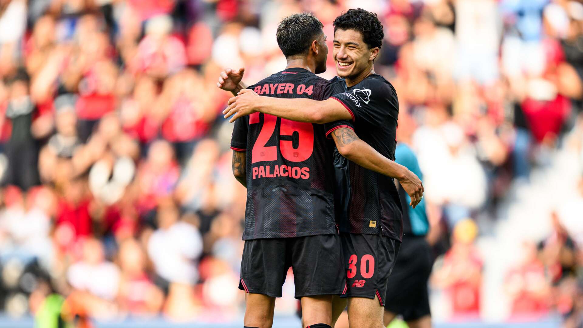 Exequiel Palacios und Ibrahim Maza im Heimtrikot