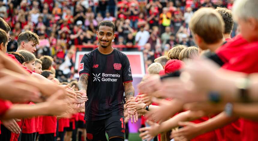 Arthur und eine Löwenclub-Eskorte