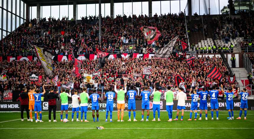 Werkself feiert den Auswärtssieg bei St. Pauli