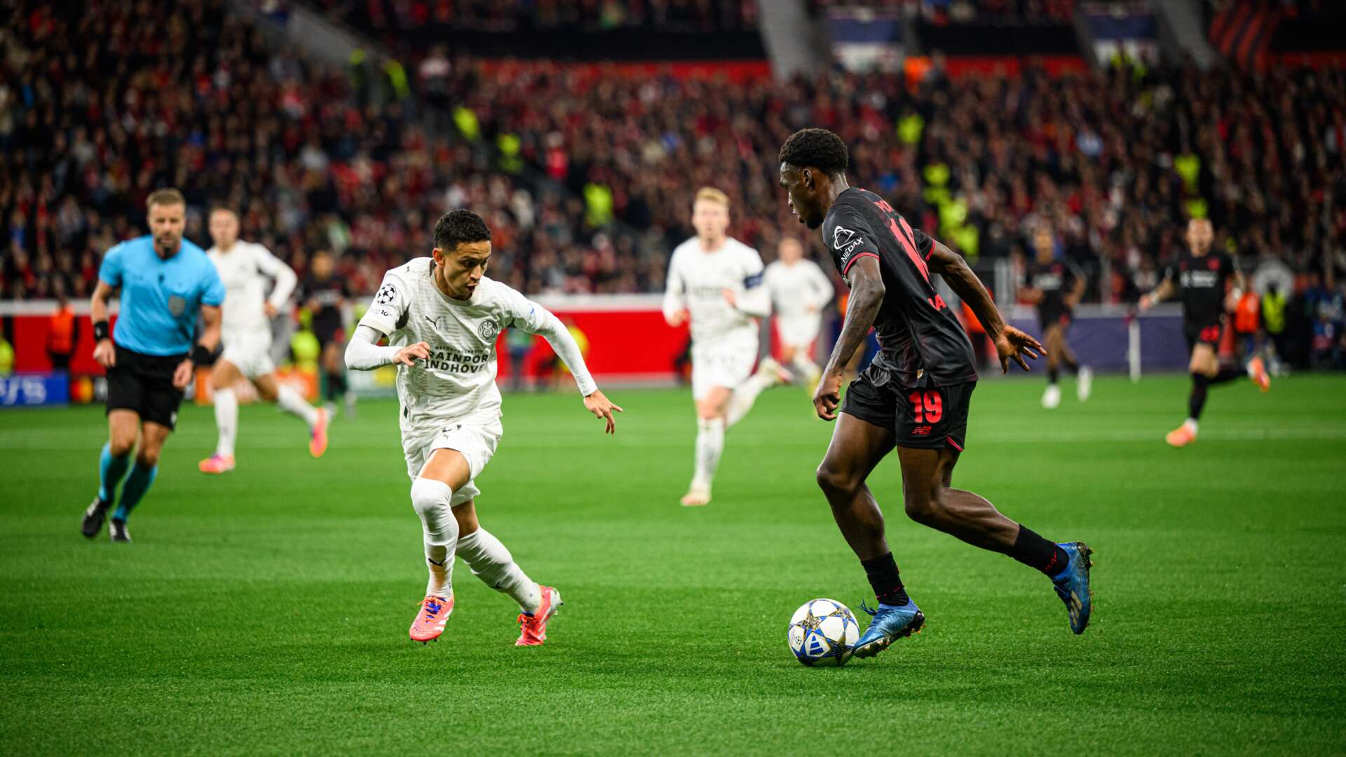 Ernest Poku im Dribbling