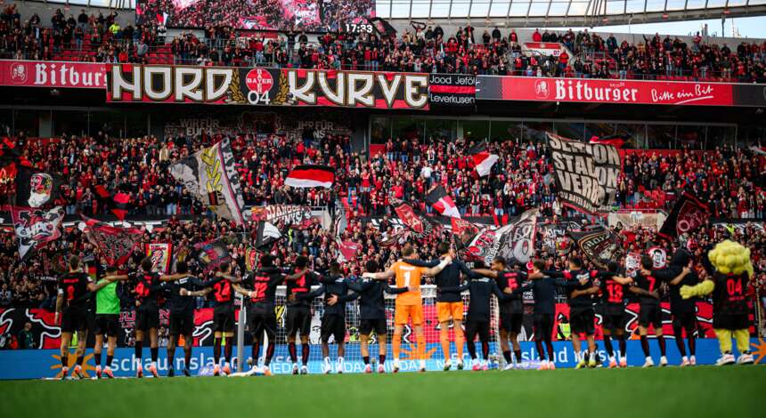 Mannschaft vor der Kurve