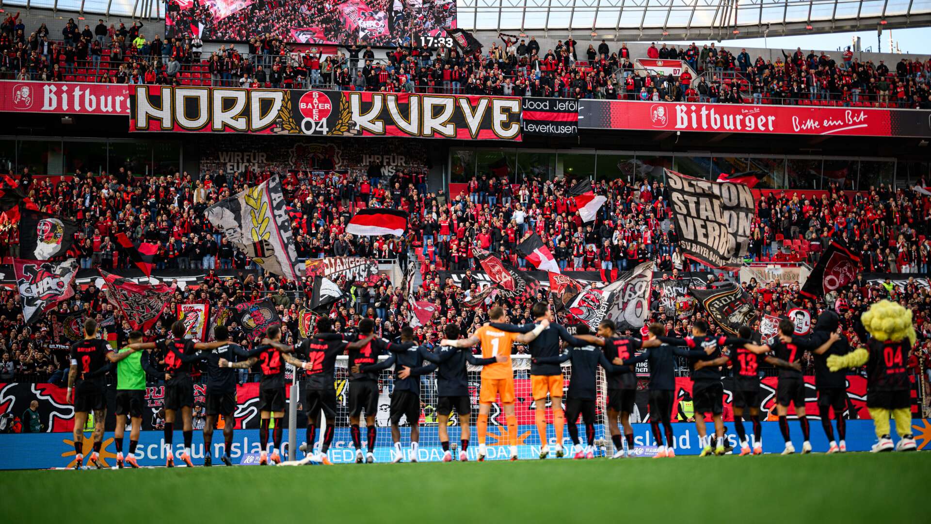 Mannschaft vor der Kurve