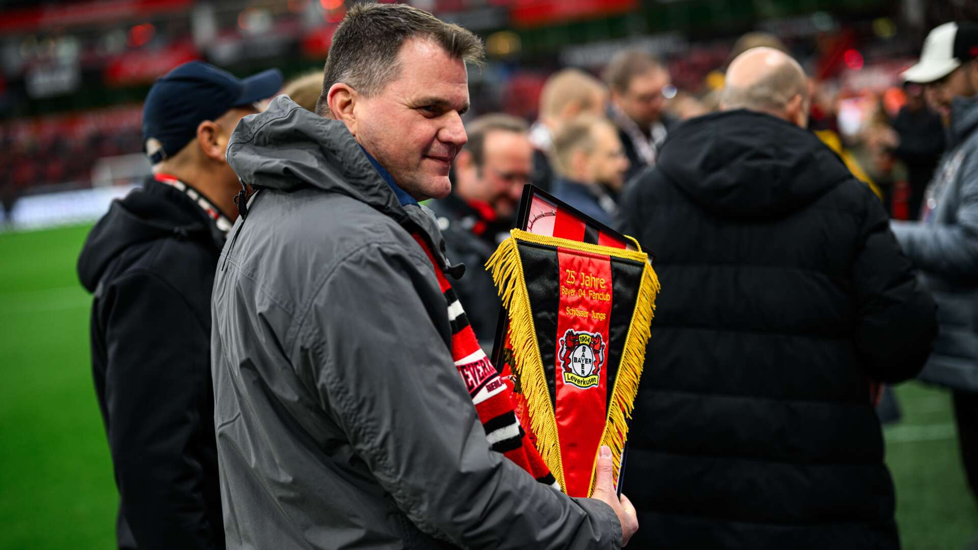 Fan bei der Ehrung der Fanclubs durch Fernando Carro und Falko Götz