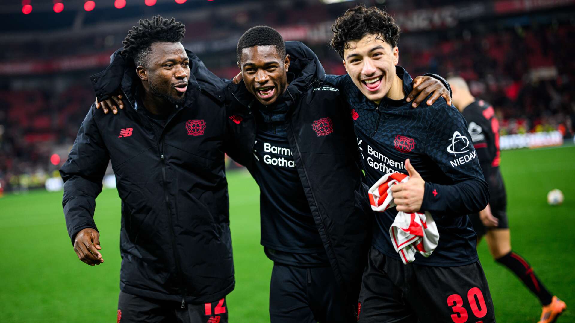 Christian Kofane und Ibrahim Maza mit Edmond Tapsoba