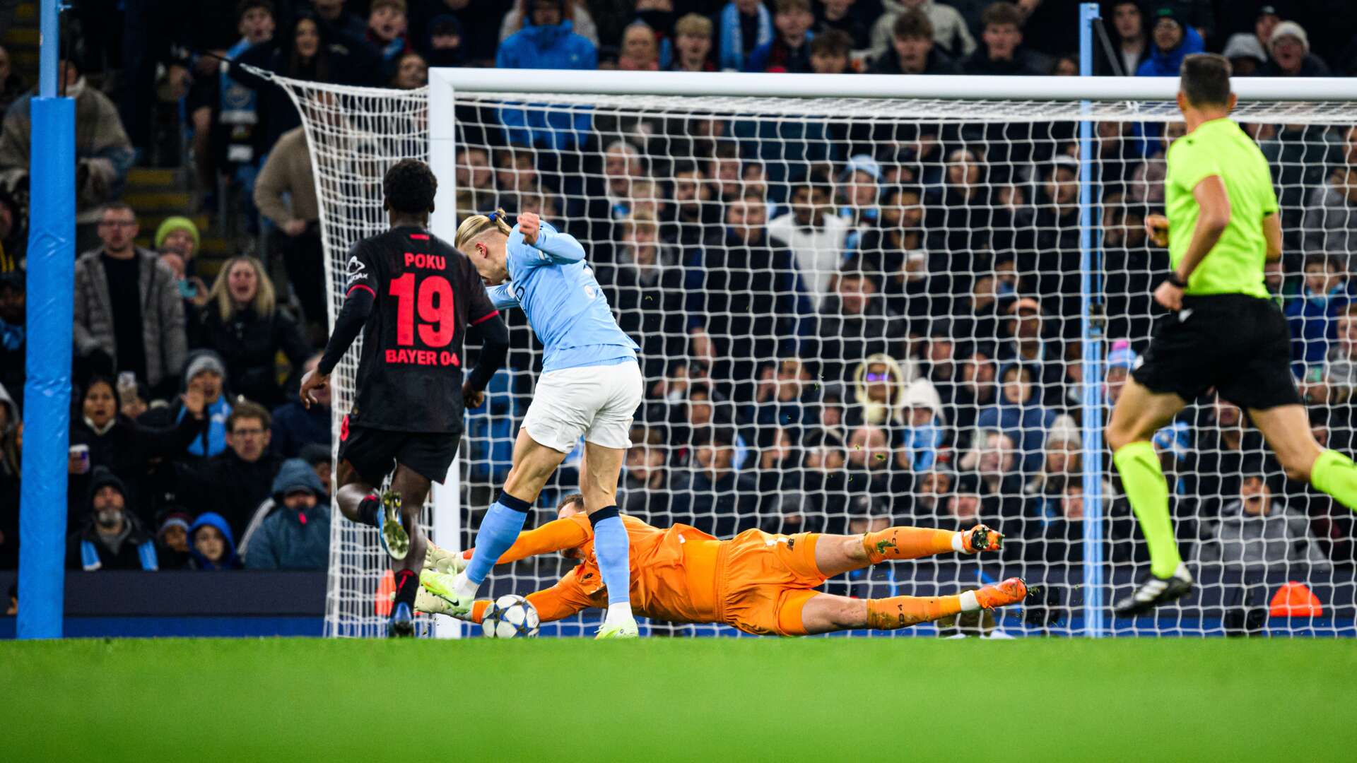 Mark Flekken gegen Manchester City