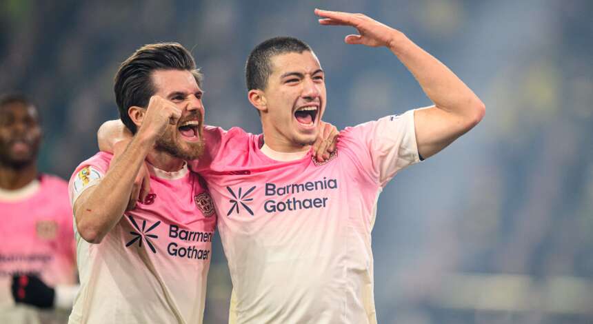 Jonas Hofmann und Ibrahim Maza nach dem 1:0