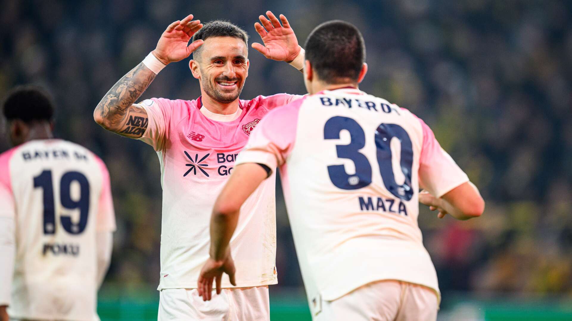 Aleix Garcia und Ibrahim Maza nach dem 1:0